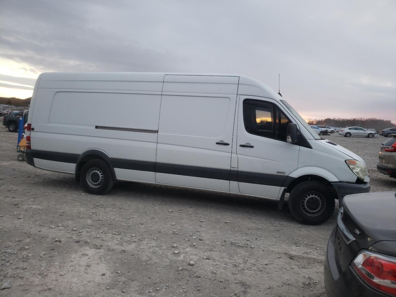 Lot #3024238813 2010 MERCEDES-BENZ SPRINTER 2