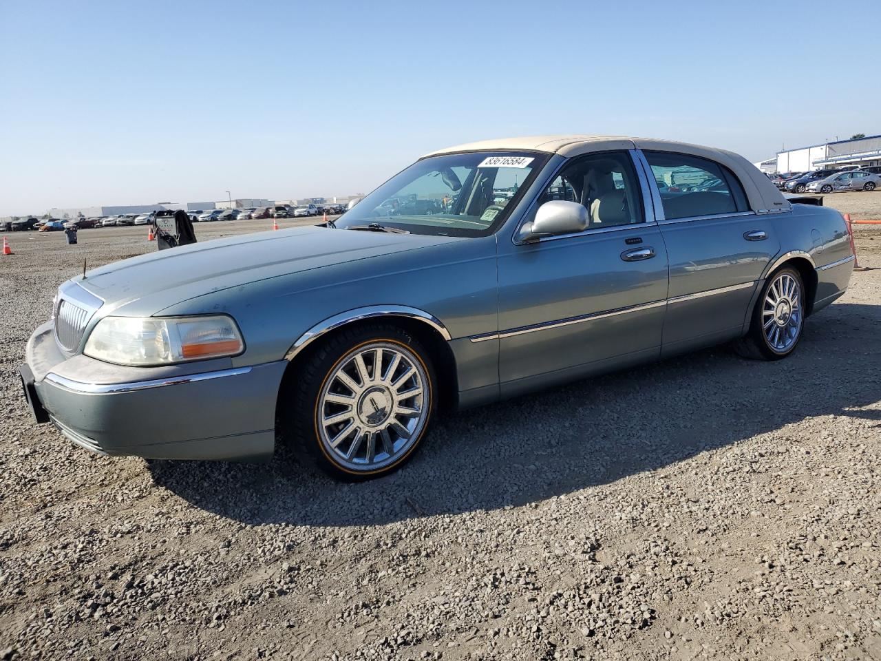 Lot #3041169147 2004 LINCOLN TOWN CAR E