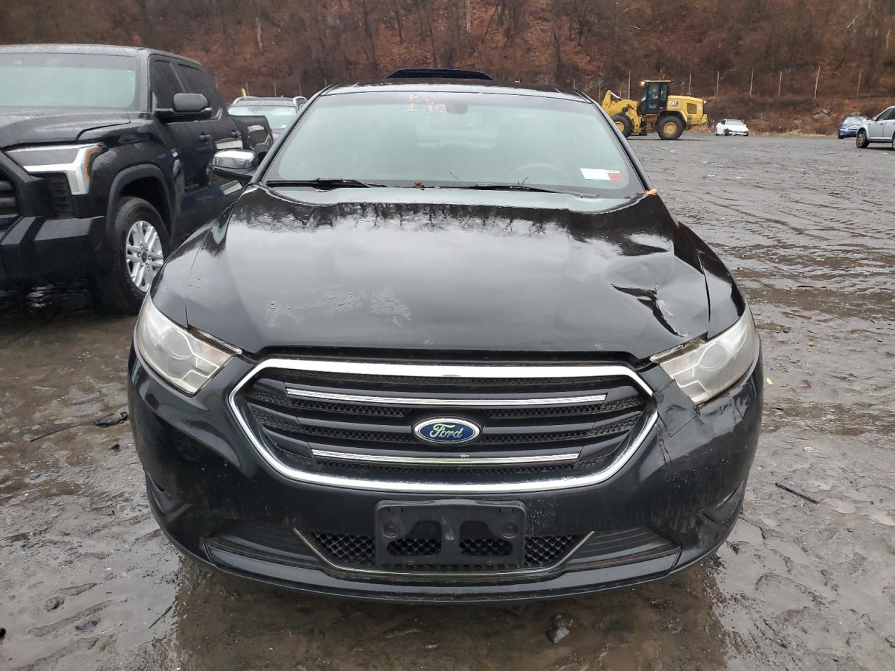 Lot #3028272807 2014 FORD TAURUS LIM