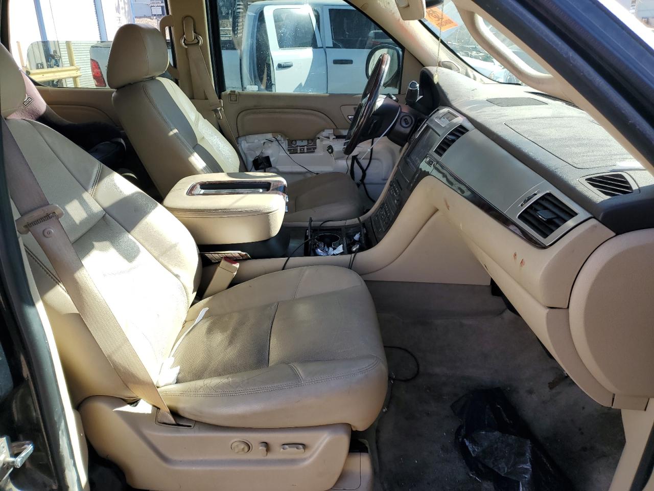 CADILLAC ESCALADE LUXURY