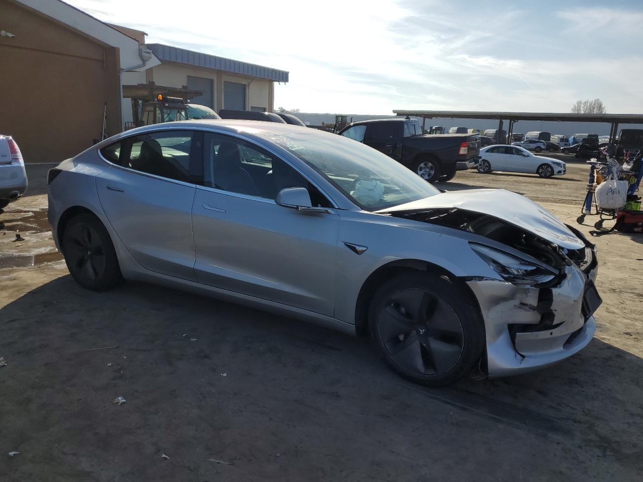 Lot #3028247829 2018 TESLA MODEL 3