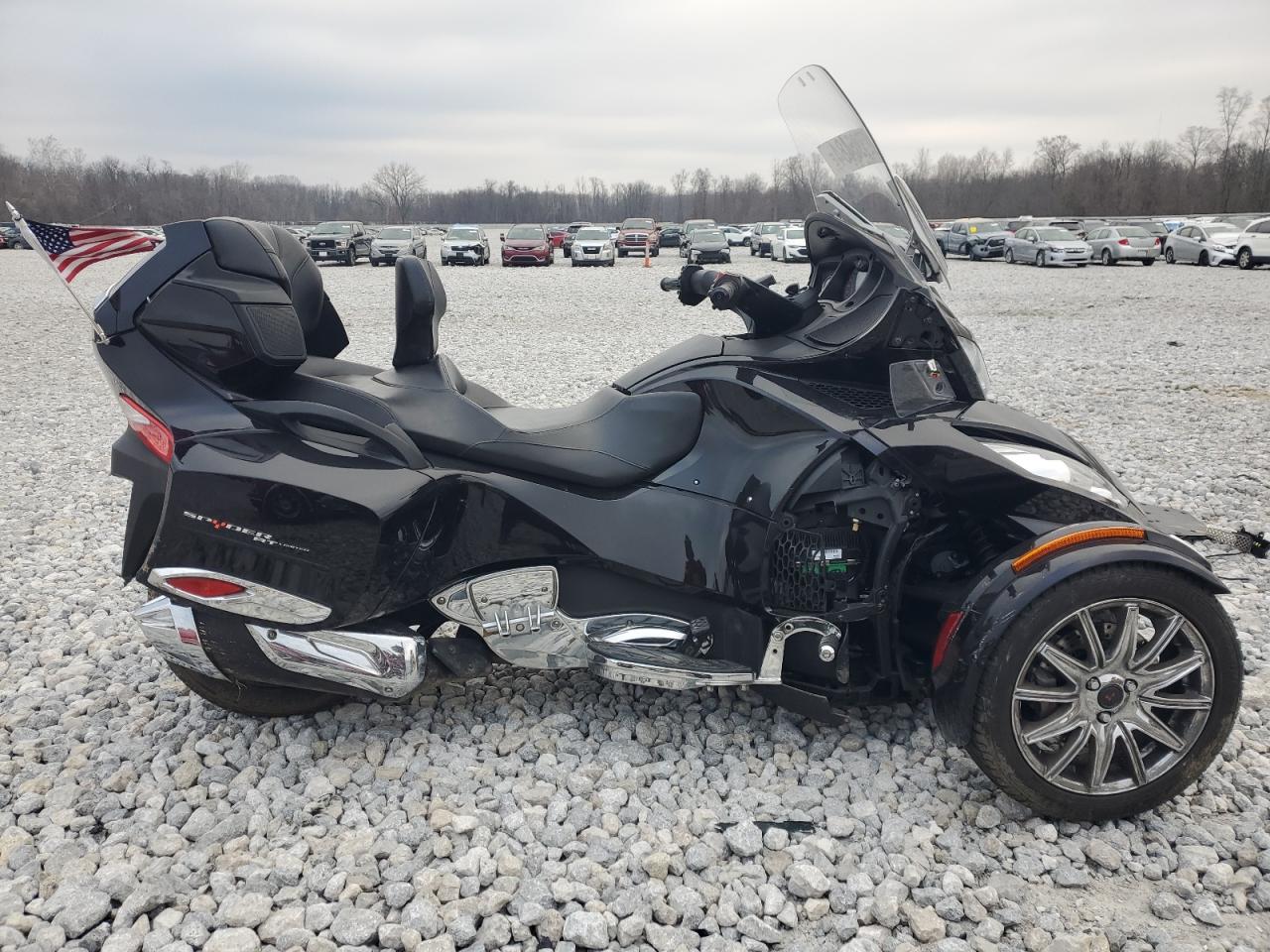 Lot #3033405888 2014 CAN-AM SPYDER ROA