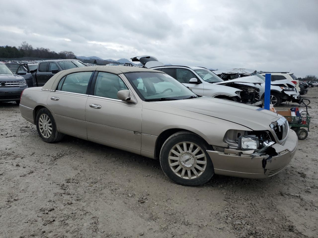 Lot #3049574636 2003 LINCOLN TOWN CAR S