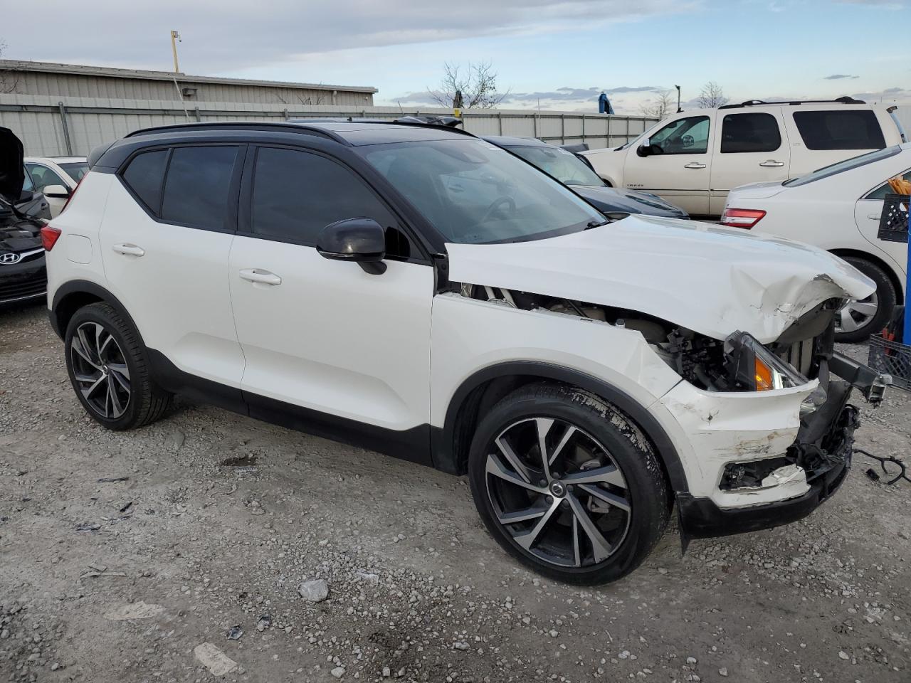 Lot #3029672078 2021 VOLVO XC40 T5 R-