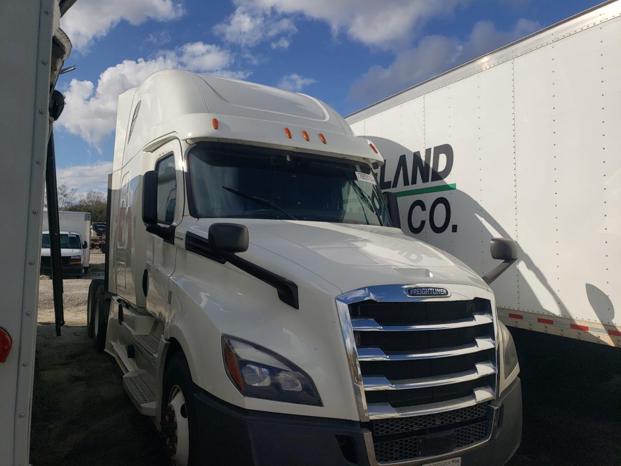 Lot #3028334812 2019 FREIGHTLINER CASCADIA 1