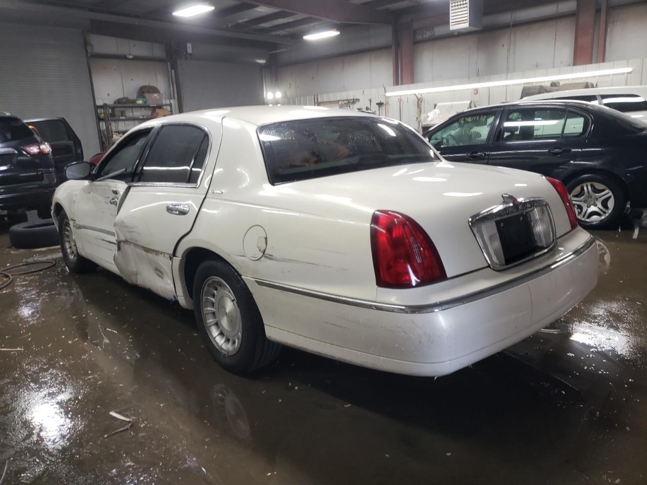 Lot #3045801627 2002 LINCOLN TOWN CAR S