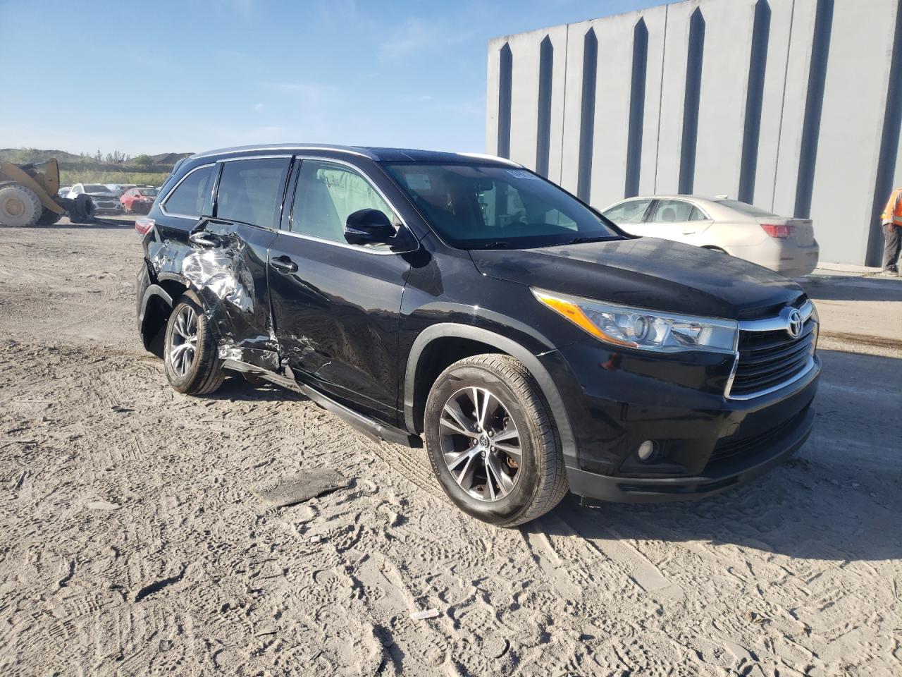 Lot #3045836625 2016 TOYOTA HIGHLANDER