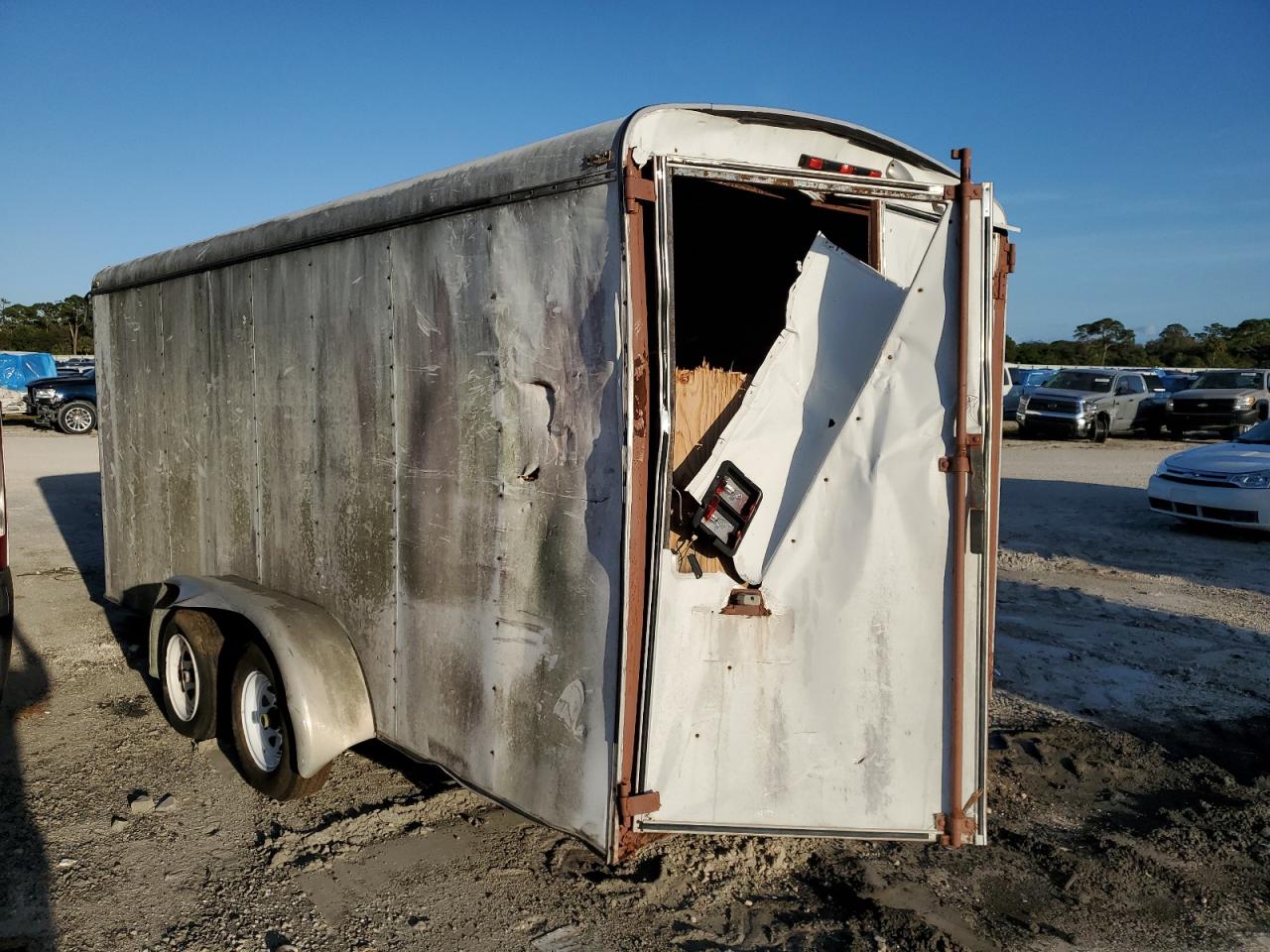 Lot #3037002768 1998 ROAD TRAILER