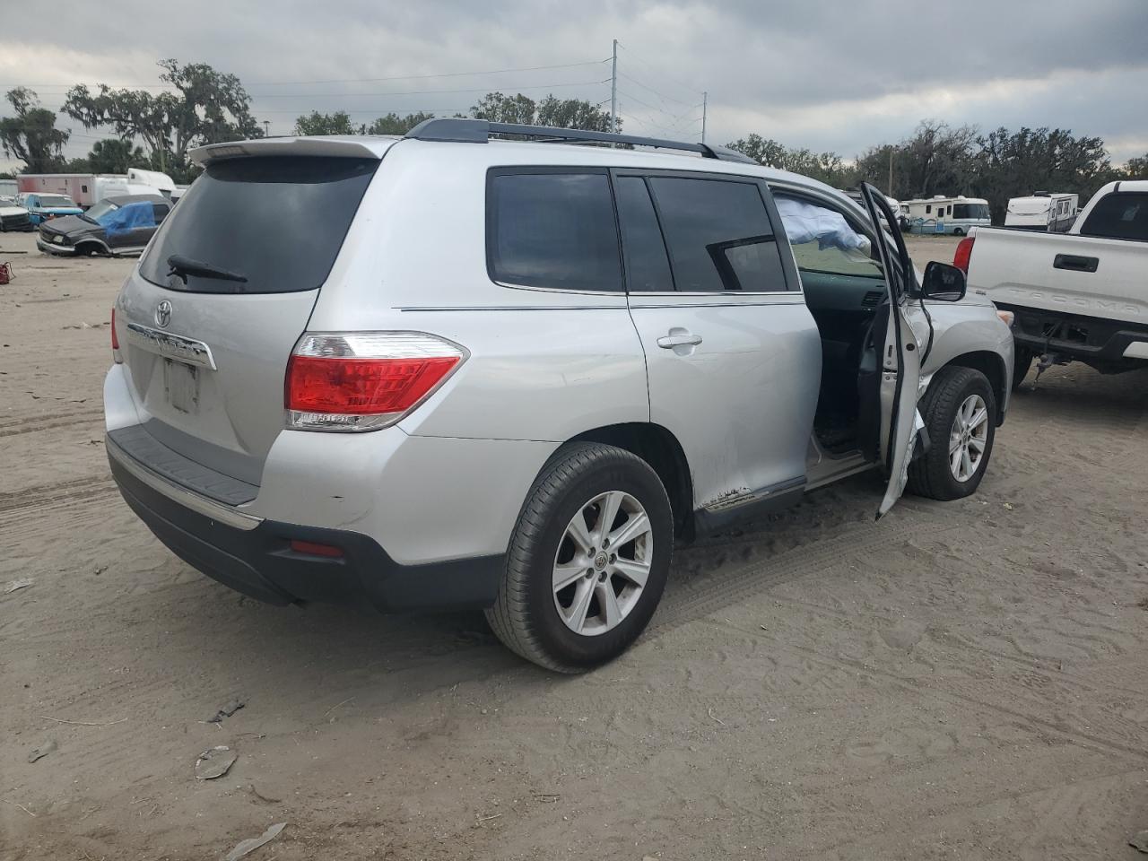 Lot #3044612223 2013 TOYOTA HIGHLANDER