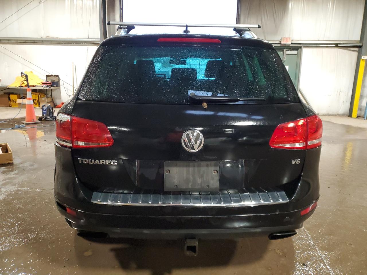 Lot #3028618933 2011 VOLKSWAGEN TOUAREG V6