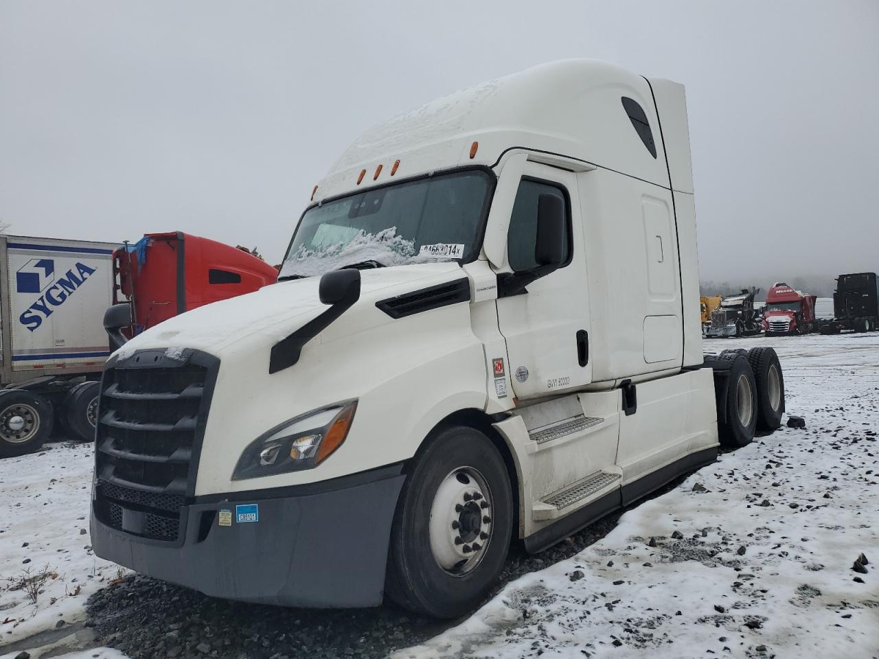 Lot #3034332104 2020 FREIGHTLINER CASCADIA 1