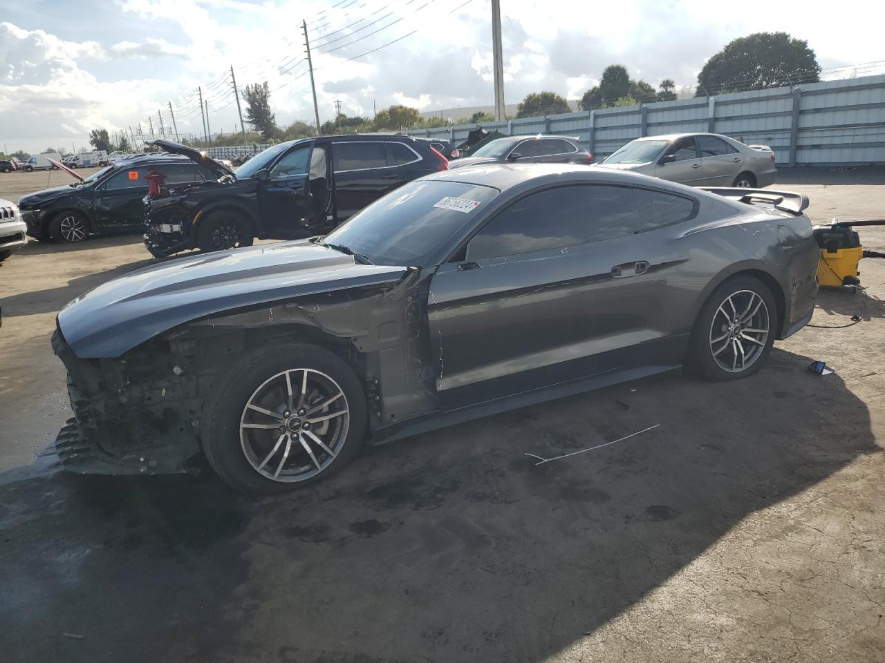  Salvage Ford Mustang