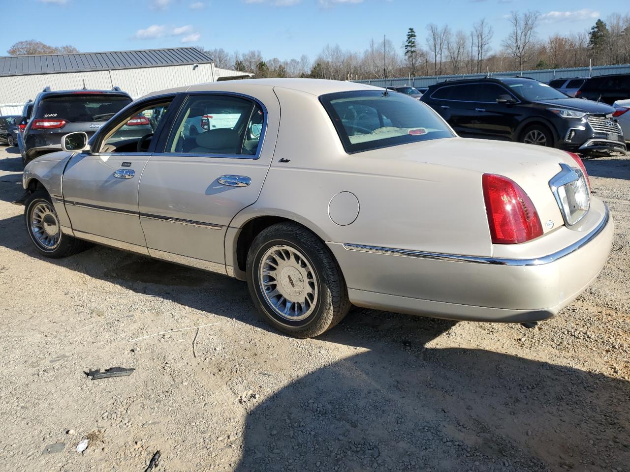 Lot #3025779325 2000 LINCOLN TOWN CAR C