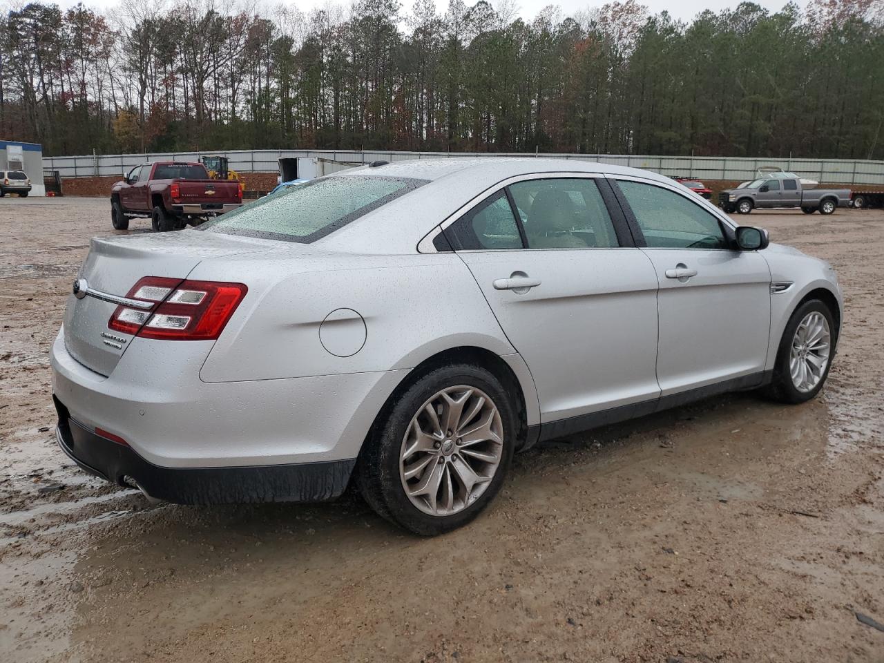 Lot #3027080784 2013 FORD TAURUS LIM