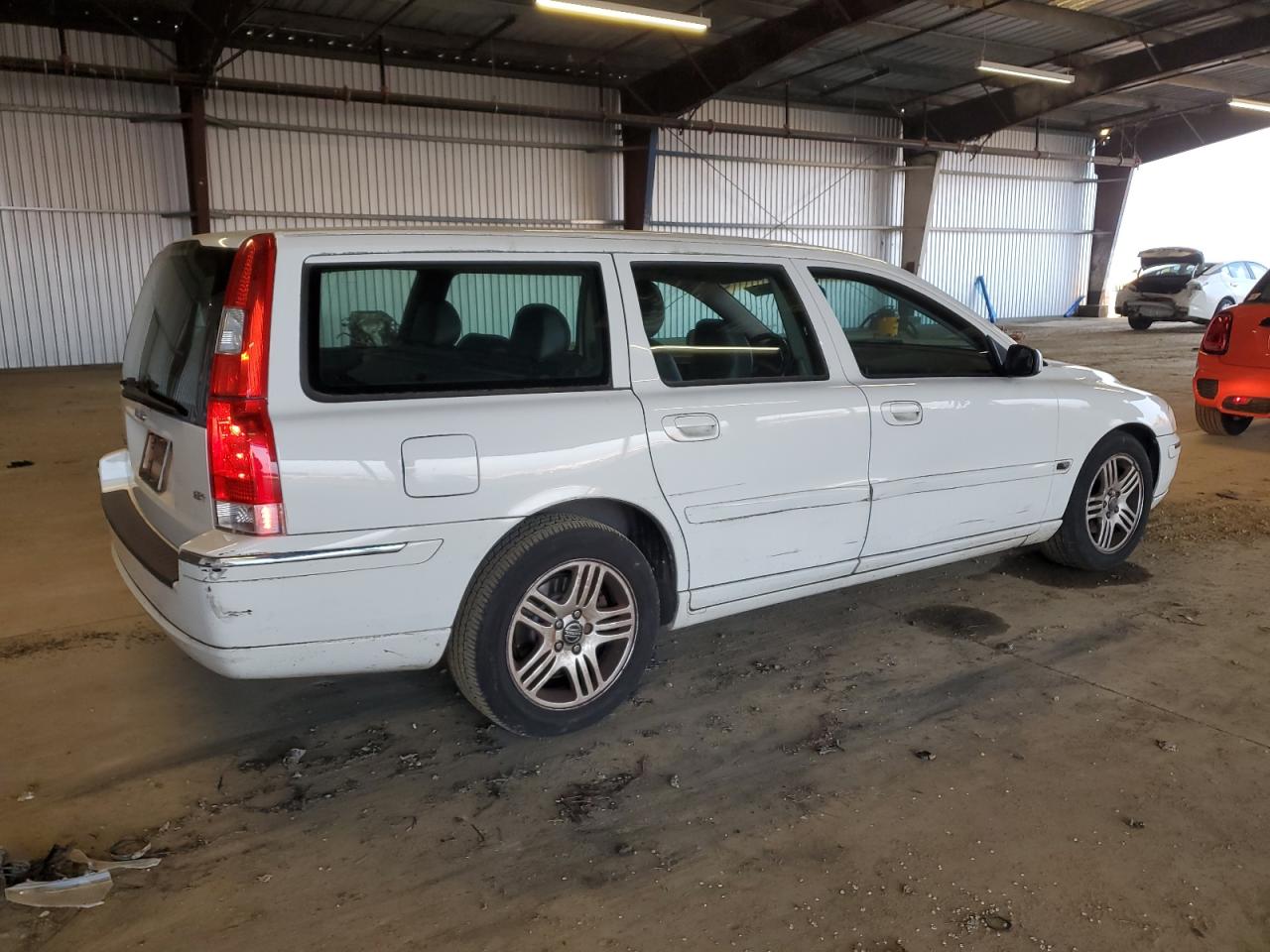 Lot #3024718755 2006 VOLVO V70 2.5T