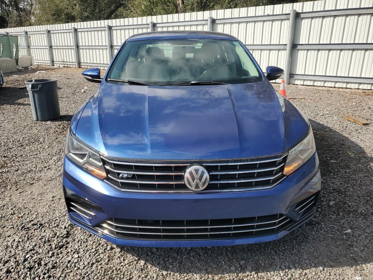 Lot #3031491823 2017 VOLKSWAGEN PASSAT R-L