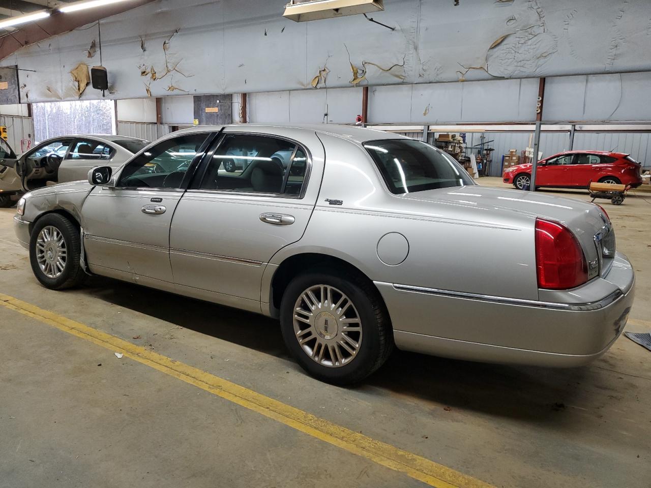 Lot #3044519804 2008 LINCOLN TOWN CAR S