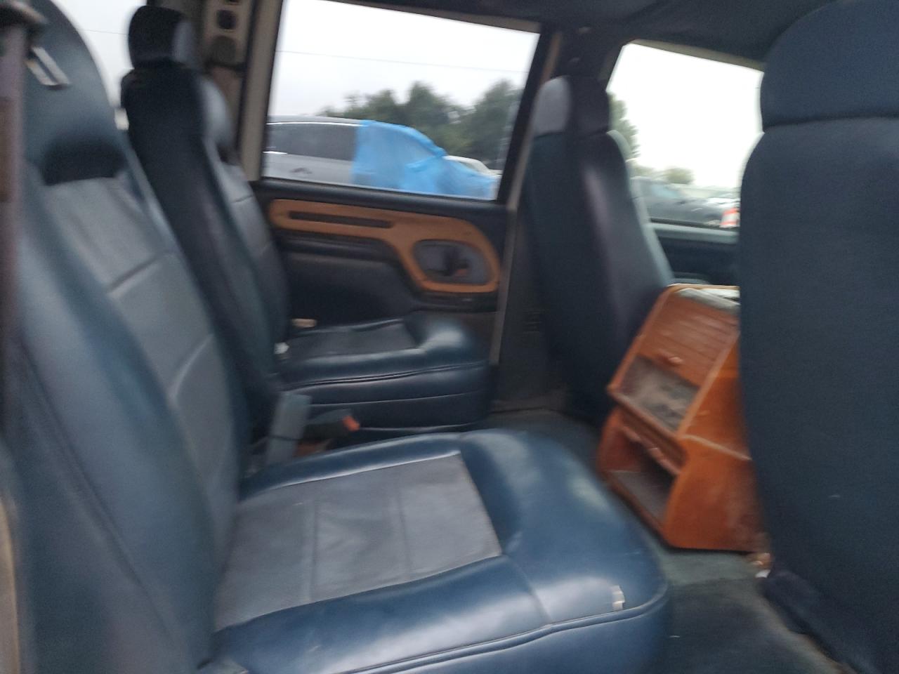 Lot #3036874053 1996 GMC SUBURBAN C