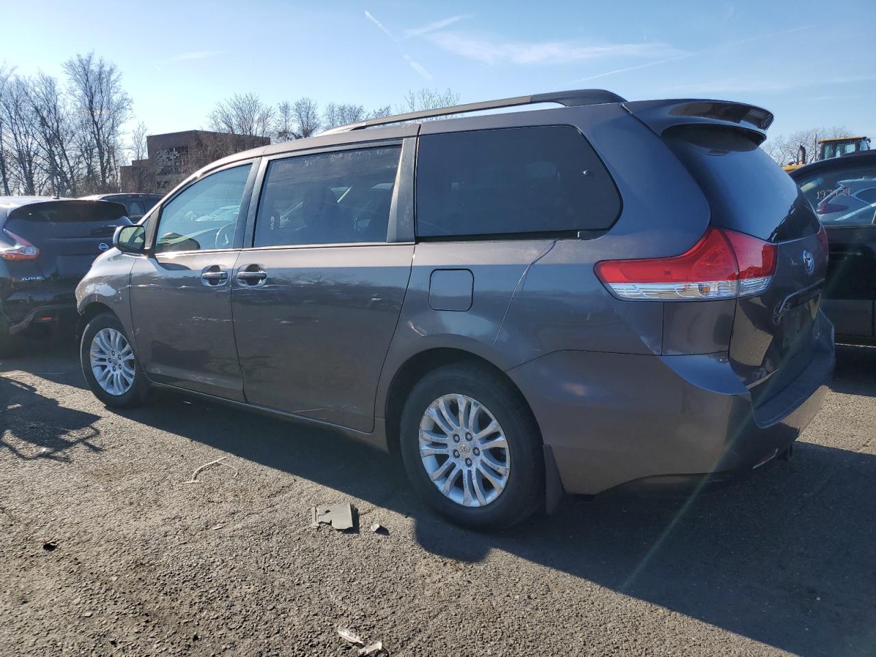 Lot #3033010040 2011 TOYOTA SIENNA XLE