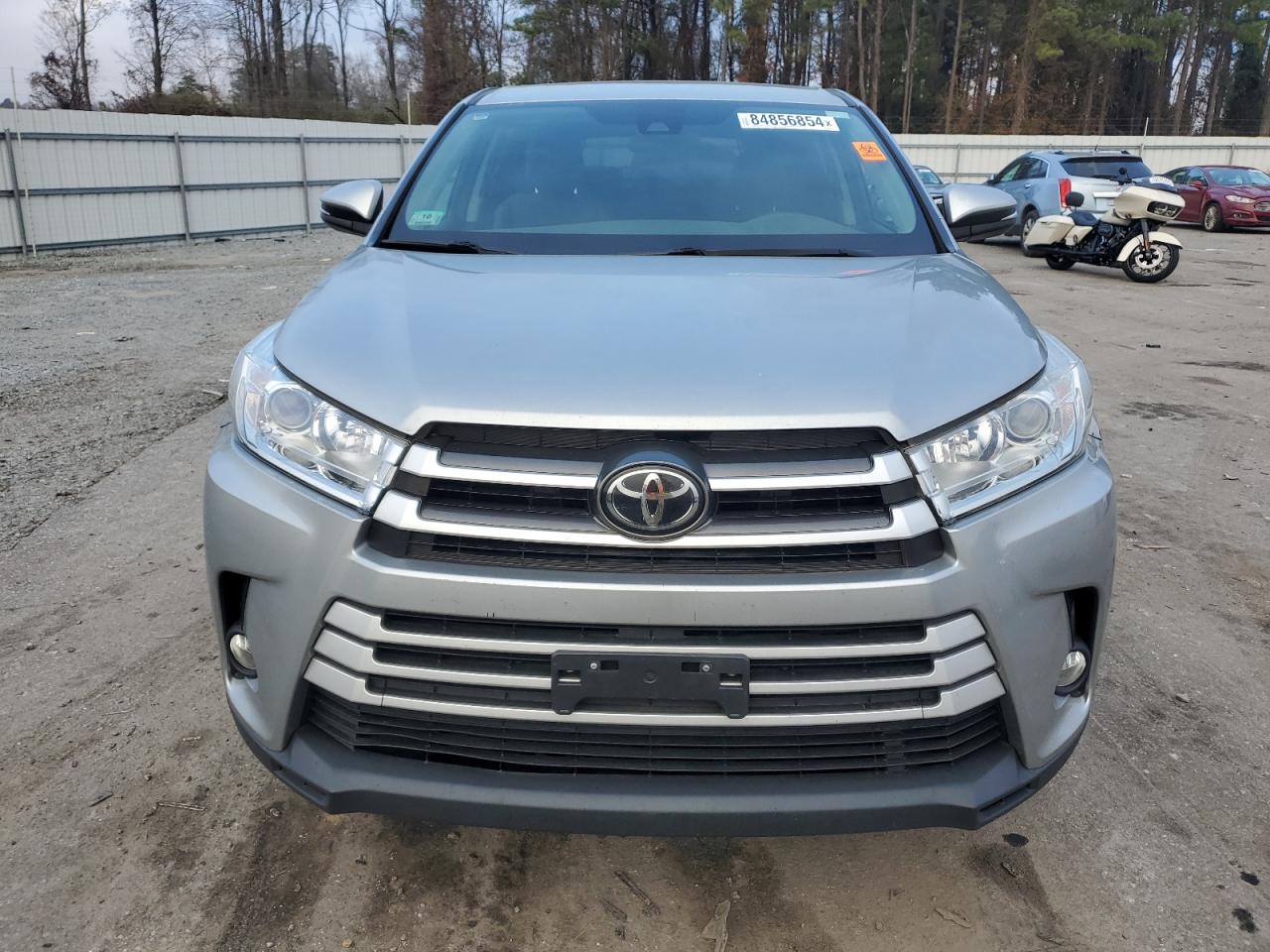 Lot #3033265907 2017 TOYOTA HIGHLANDER