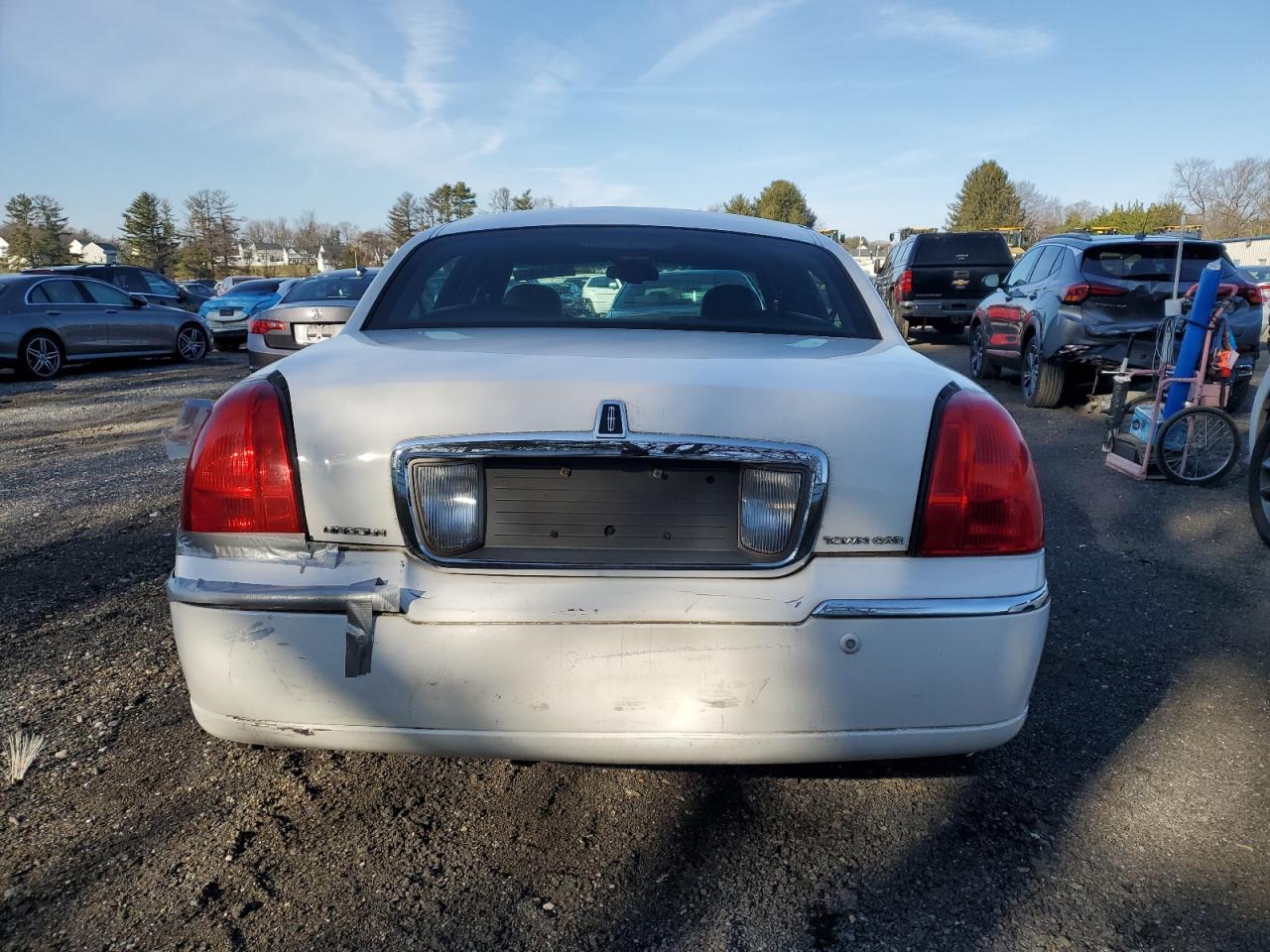 Lot #3026018974 2003 LINCOLN TOWN CAR S