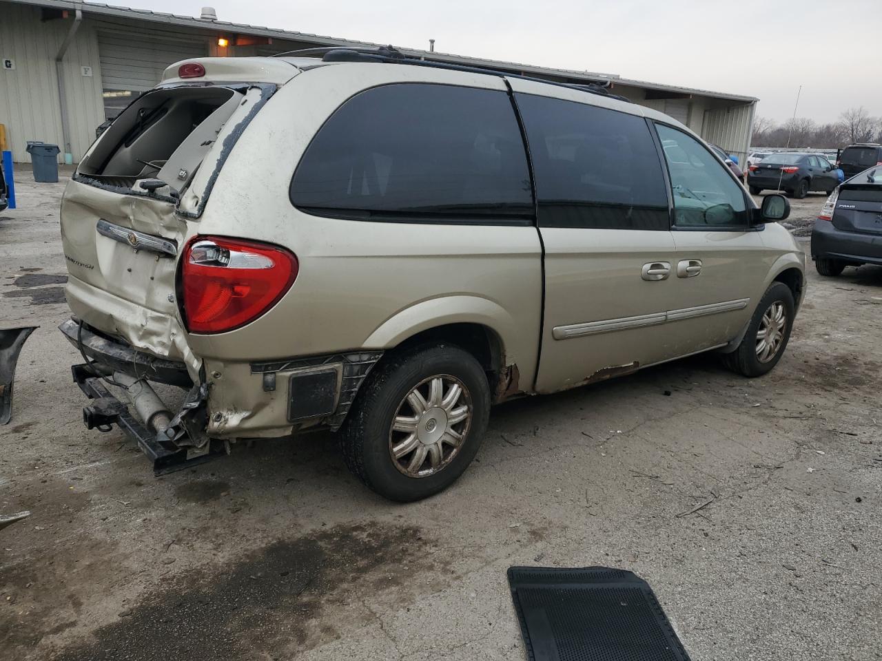 Lot #3029510376 2006 CHRYSLER TOWN & COU