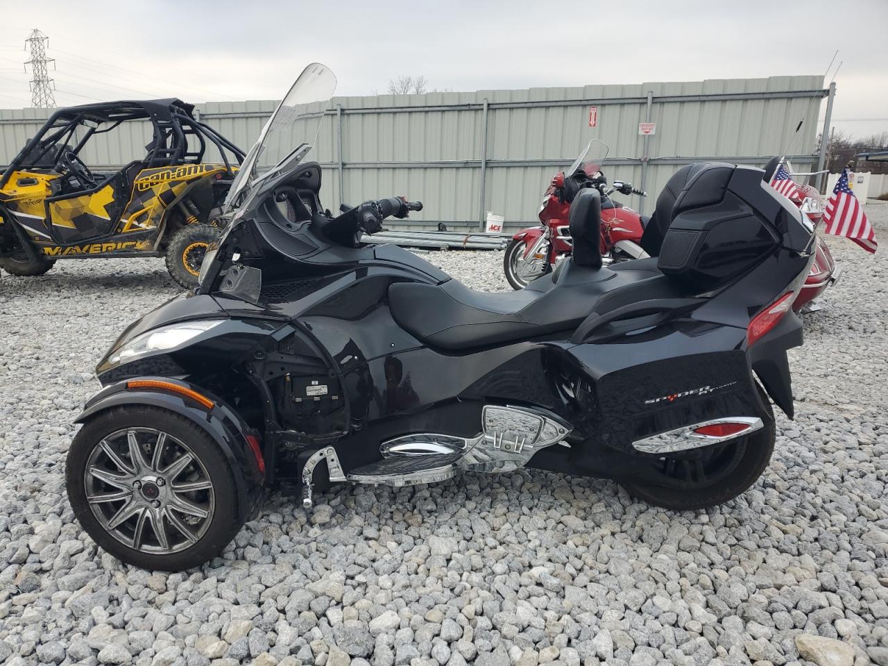 Lot #3033405888 2014 CAN-AM SPYDER ROA