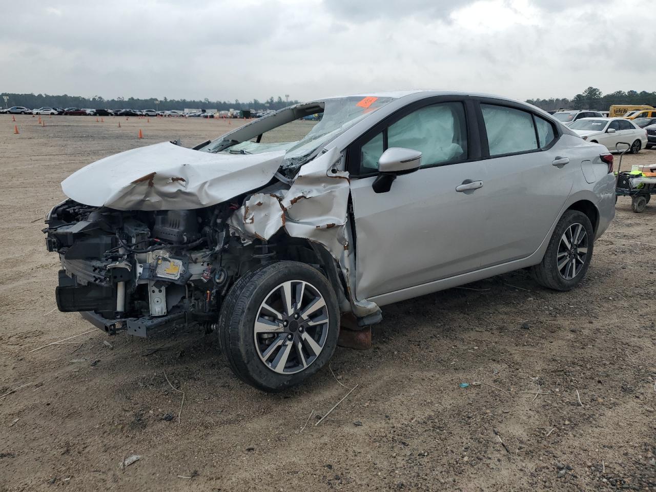 NISSAN VERSA SV