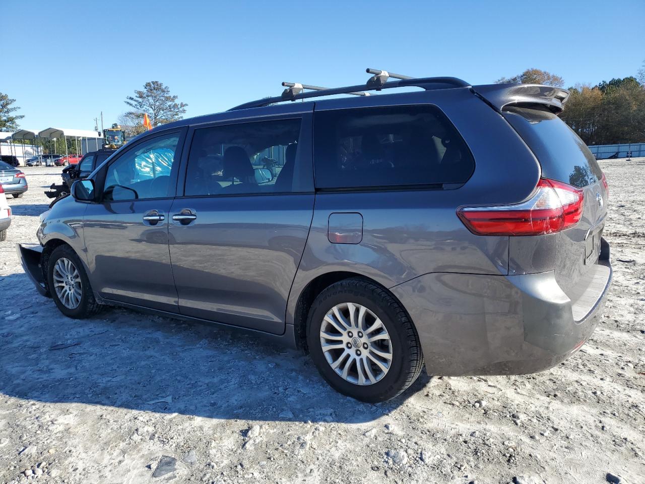 Lot #3033316827 2017 TOYOTA SIENNA XLE