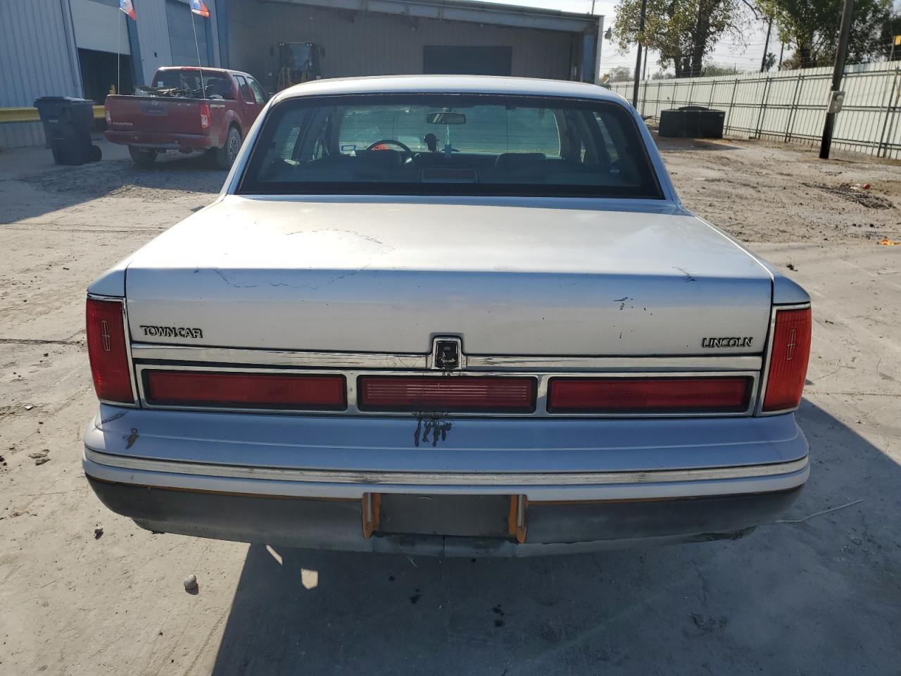 Lot #3033081988 1997 LINCOLN TOWN CAR S