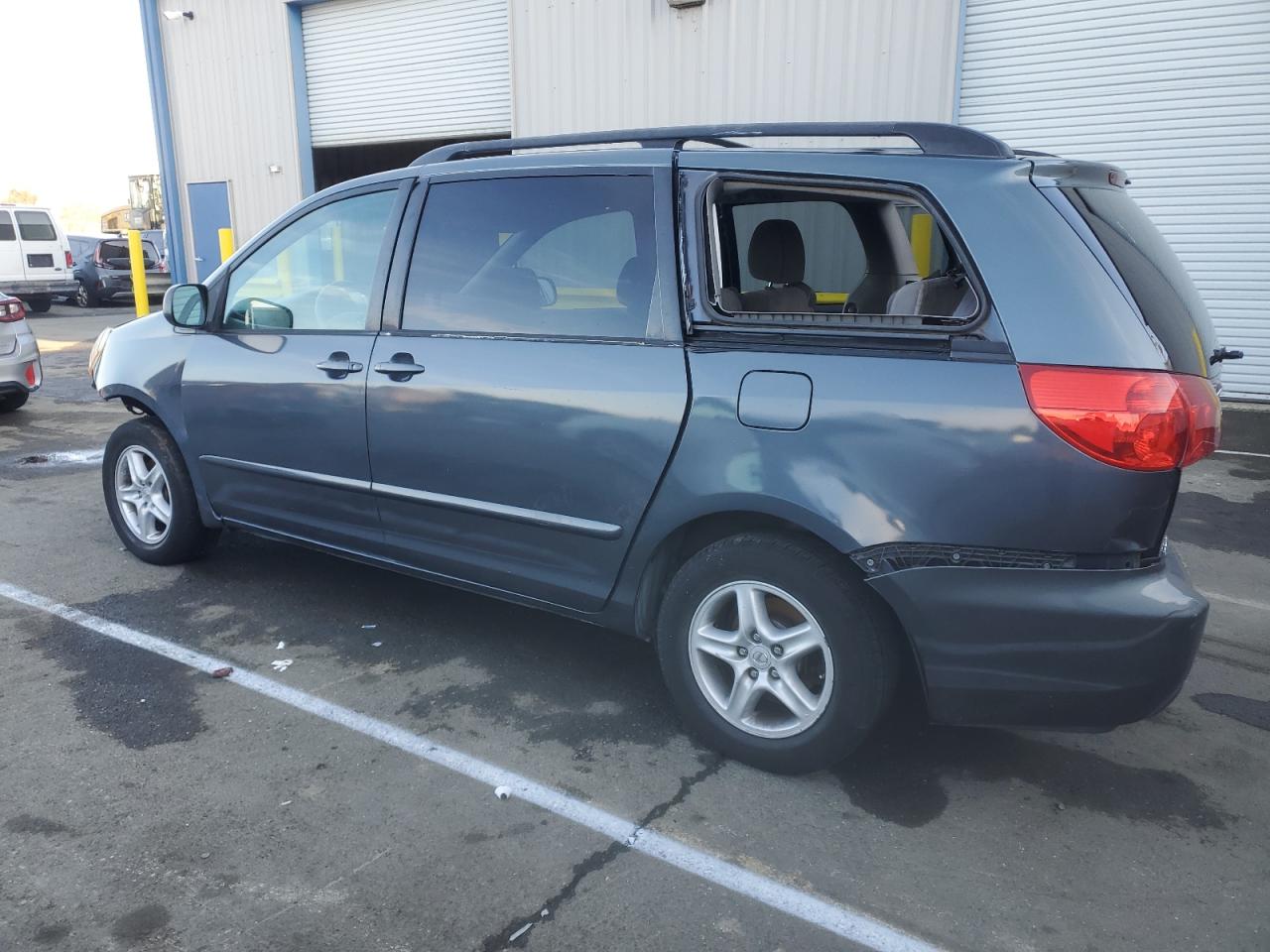 Lot #3029323708 2010 TOYOTA SIENNA CE