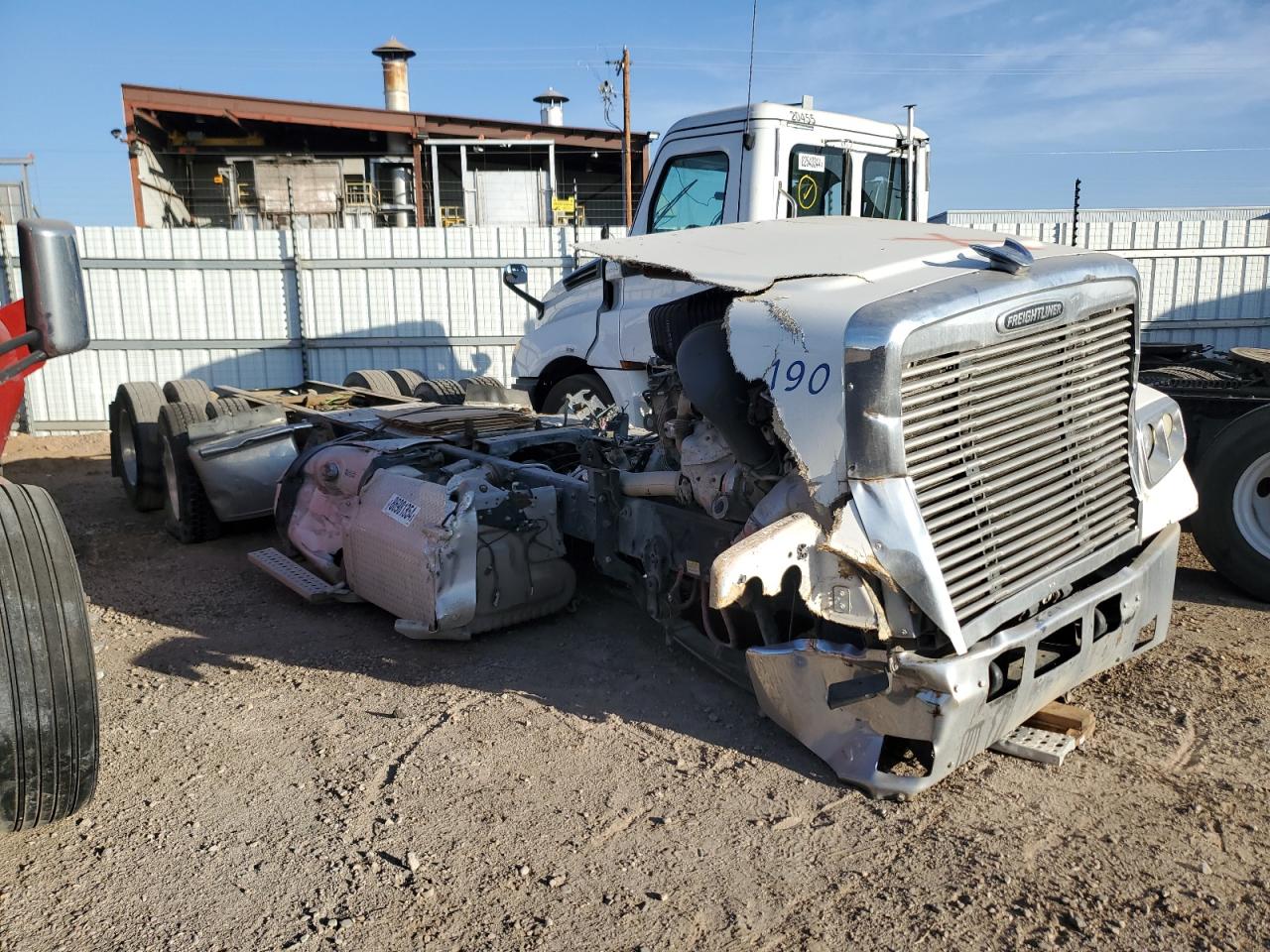  Salvage Freightliner 122sd