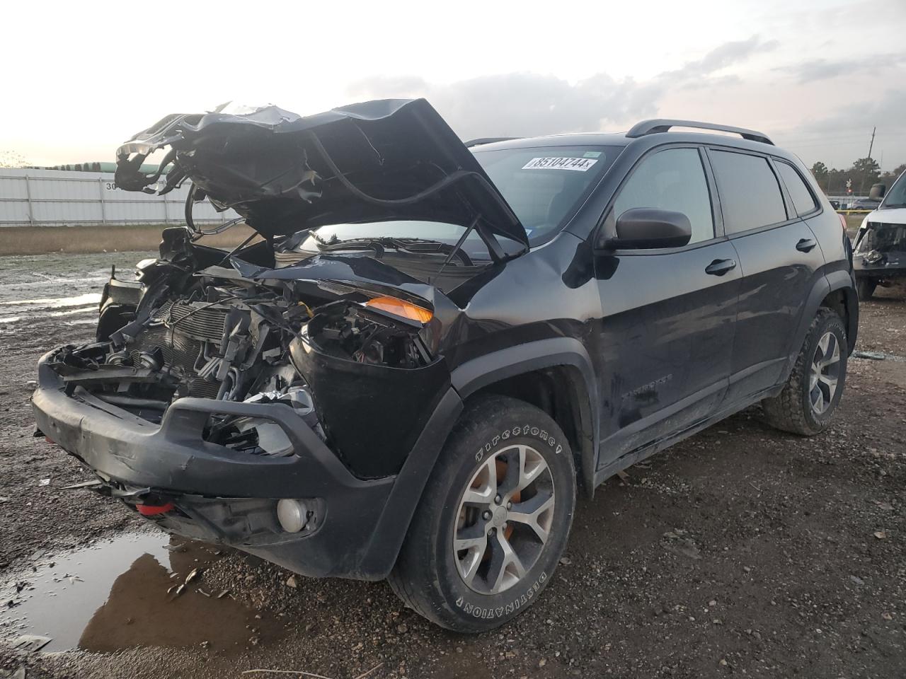  Salvage Jeep Cherokee