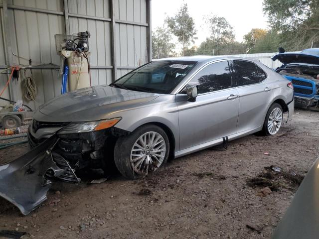 VIN 4T1B11HK6JU118335 2018 TOYOTA CAMRY no.1