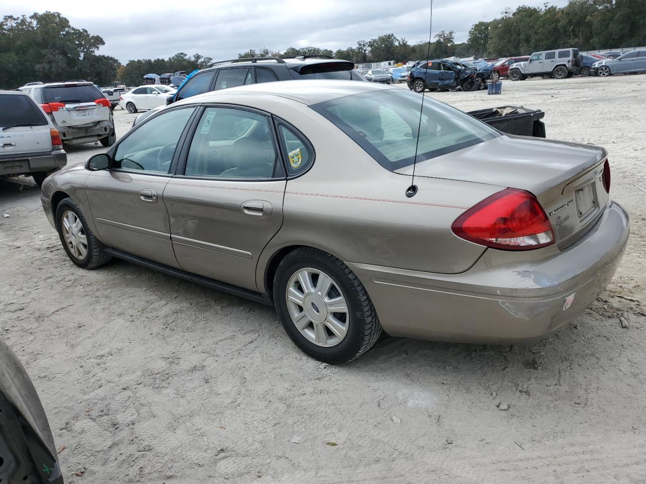 Lot #3026022988 2005 FORD TAURUS SEL