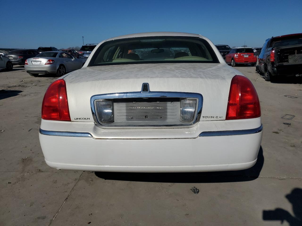 Lot #3033135989 2003 LINCOLN TOWN CAR E