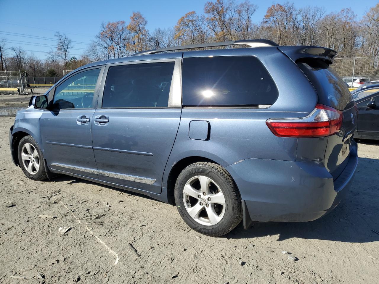 Lot #3037160522 2015 TOYOTA SIENNA LE