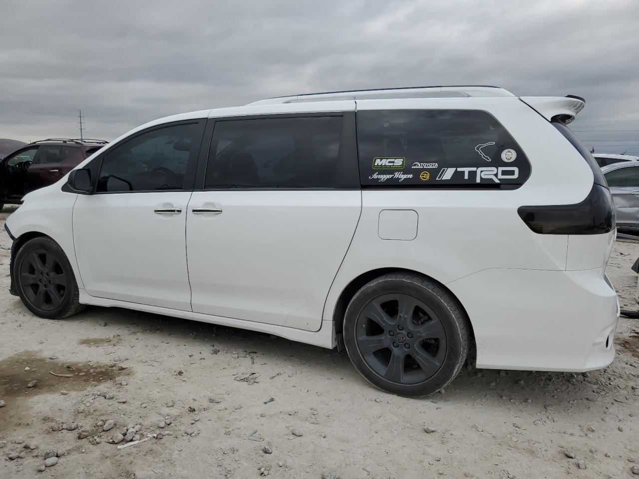 TOYOTA SIENNA SE