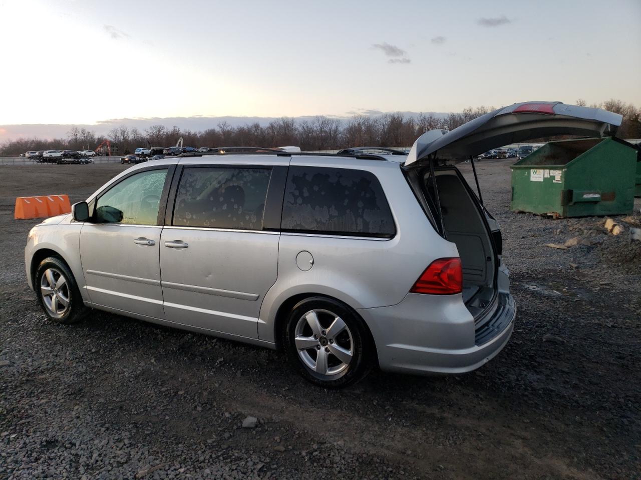 Lot #3044455731 2009 VOLKSWAGEN ROUTAN SEL