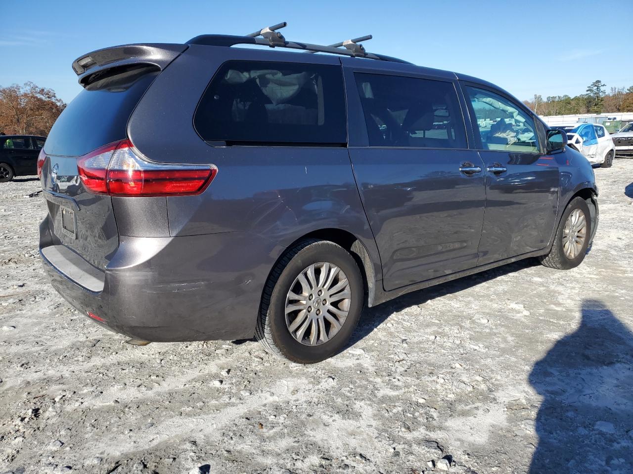 Lot #3033316827 2017 TOYOTA SIENNA XLE