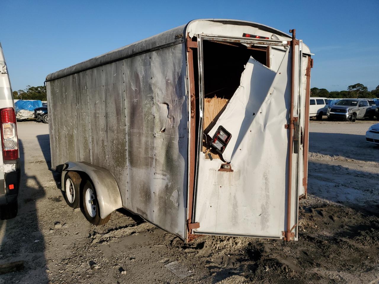 Lot #3037002768 1998 ROAD TRAILER