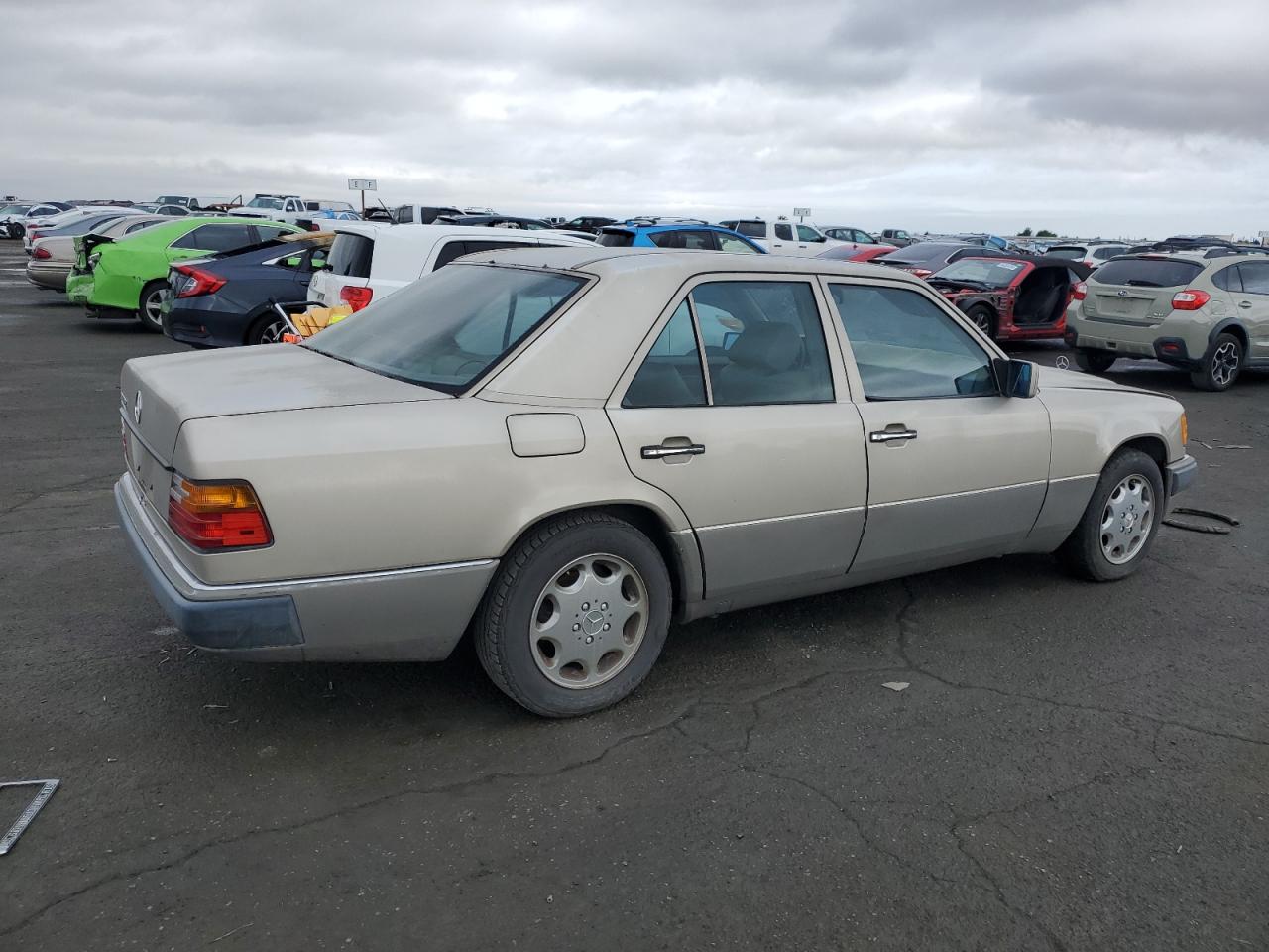 Lot #3036994748 1991 MERCEDES-BENZ 300 E