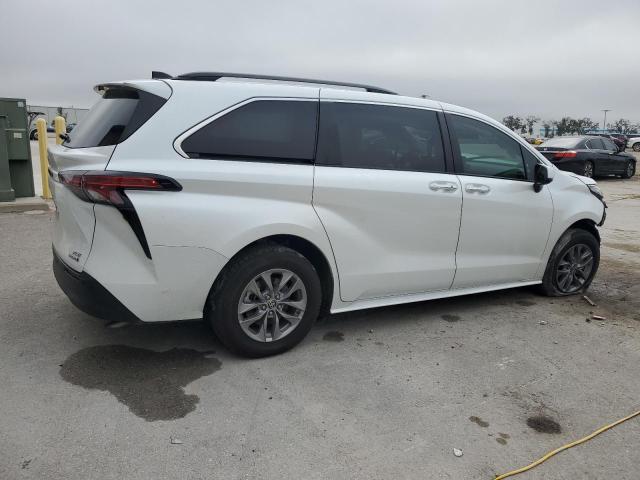 TOYOTA SIENNA XLE 2022 white  hybrid engine 5TDYRKEC7NS106411 photo #4