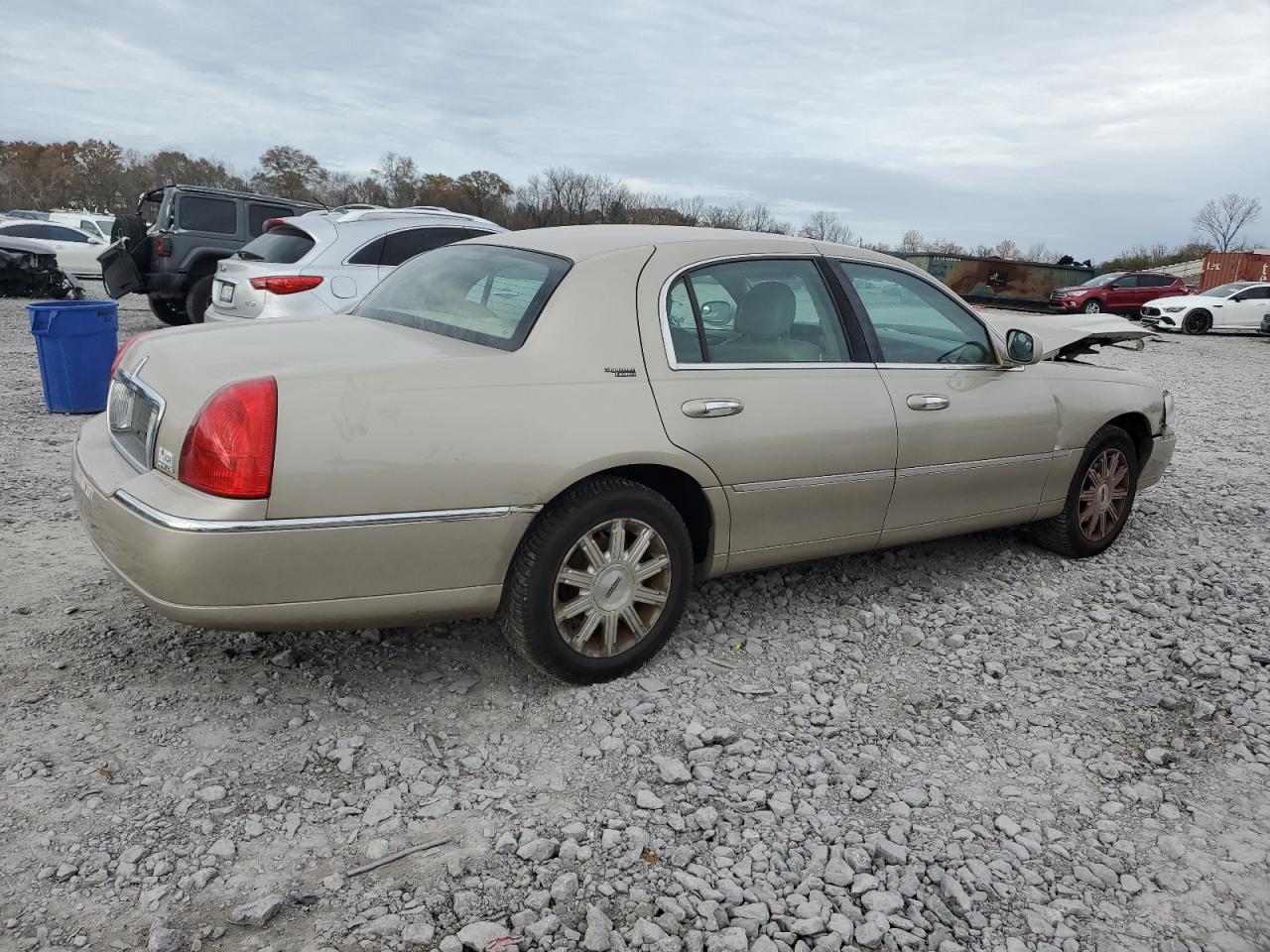 Lot #3034590760 2009 LINCOLN TOWN CAR S