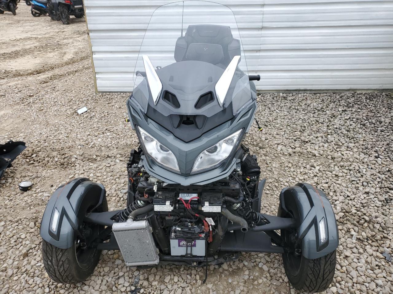 Lot #3037237503 2017 CAN-AM SPYDER ROA