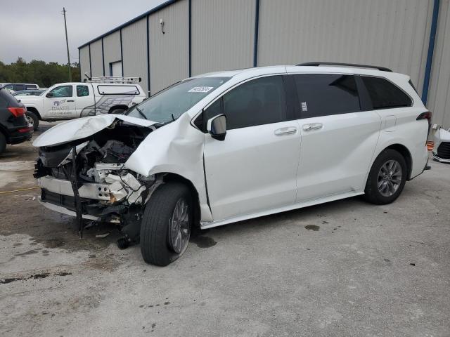 TOYOTA SIENNA XLE 2022 white  hybrid engine 5TDYRKEC7NS106411 photo #1