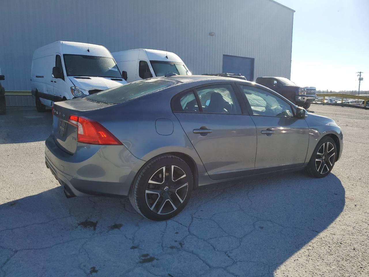 Lot #3028560938 2017 VOLVO S60