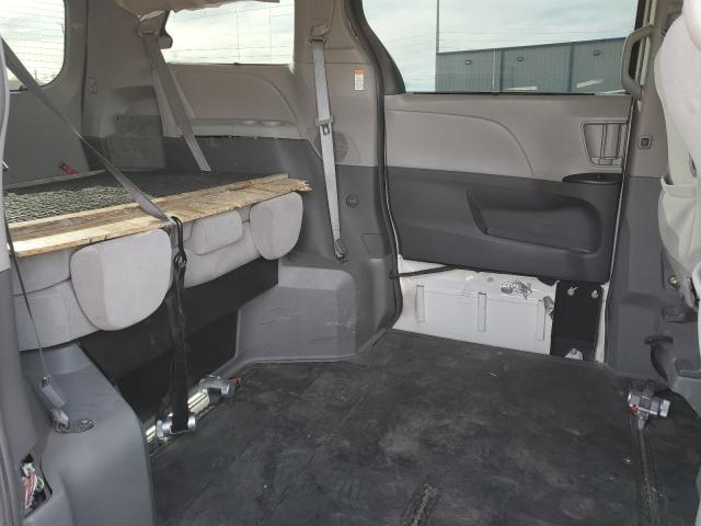 2018 TOYOTA SIENNA LE - 5TDKZ3DC8JS905279