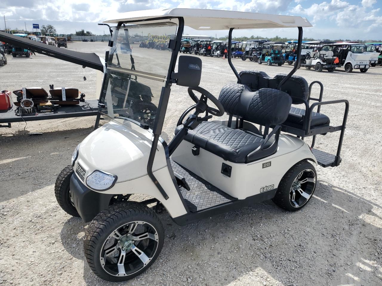 Lot #3050445244 2017 GOLF CART