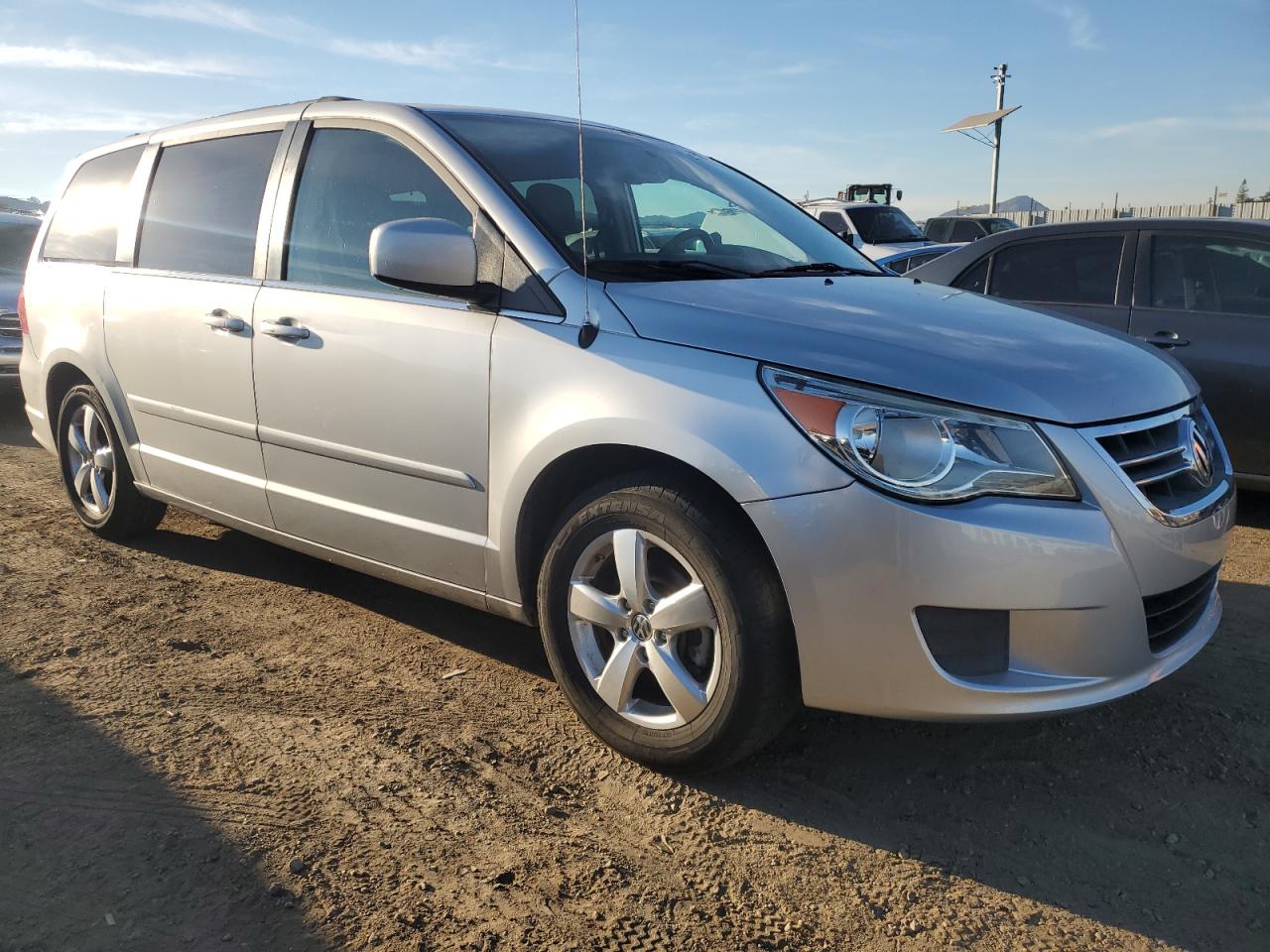 Lot #3032990002 2011 VOLKSWAGEN ROUTAN SE